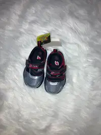 Light up boy sneakers  size 5
