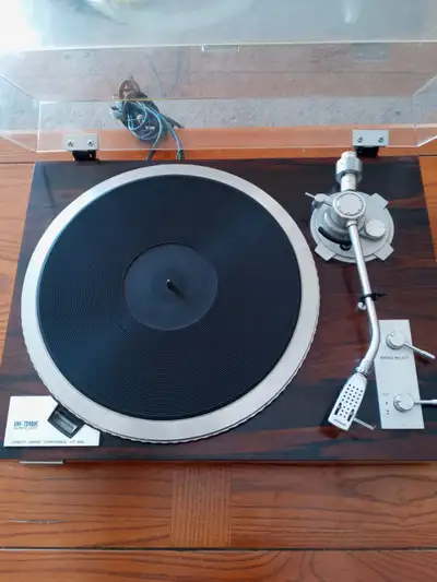 HITACHI HT-550 UNI-TORQUE QUARTZ LOCK DIRECT DRIVE TURNTABLE. IAM ORIGINAL OWNER THE TURN TABLE IS F...