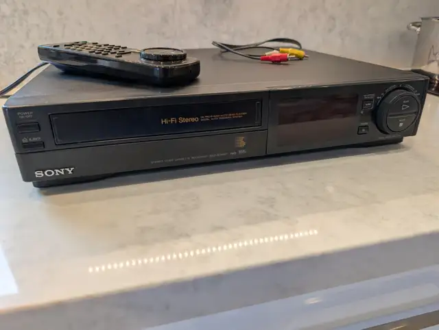 Sony SLV-494HF VCR Hi-Fi Stereo and Sony RMT V102 Remote Control in General Electronics in Markham / York Region - Image 2