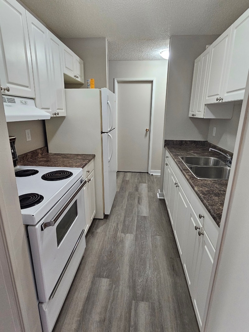 Two bedroom Apartment available immediately Long Term Rentals