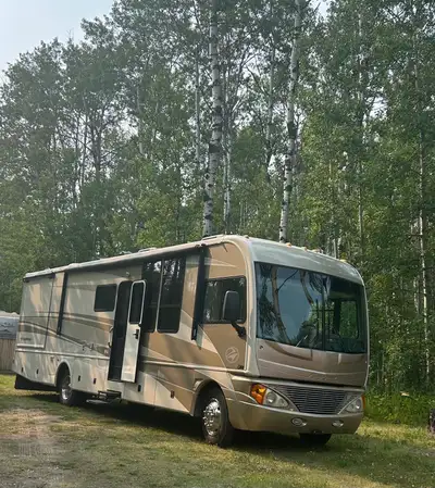 Plans changed we are moving to BC , so we are selling our 2005 37 ft Fleetwood Pace ,class A ,Gas 8....