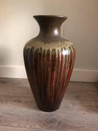 Metal Vase, Beautiful and Quality rare find elegant look