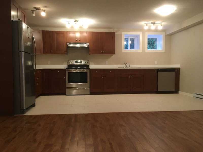 Departure Bay Road 2 Bedrooms, 2 Bathrooms Basement for Rent Long