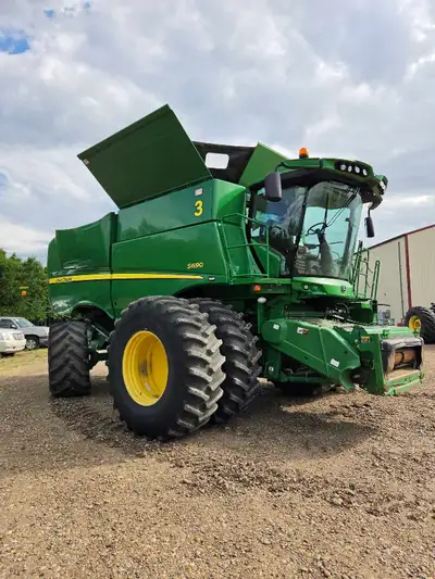 2013 John Deere S690 Combine – USD-$71,000 Located in Leader, Saskatchewan Very clean, well-maintain...