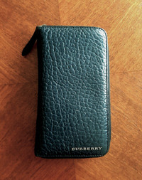 BURBERRY ZIP AROUND NAVY WALLET