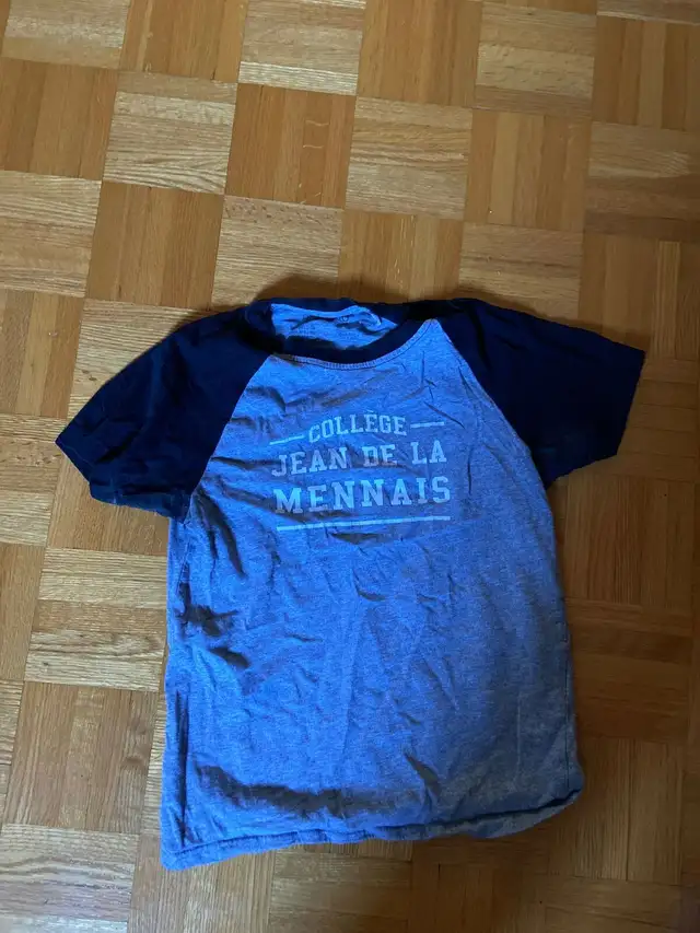 T-shirt jean-de-la-mennais pour fille  in Kids & Youth in Longueuil / South Shore - Image 2