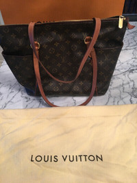 Louis Vuitton 'Totally" Handbag Medium New to Excellent Cond