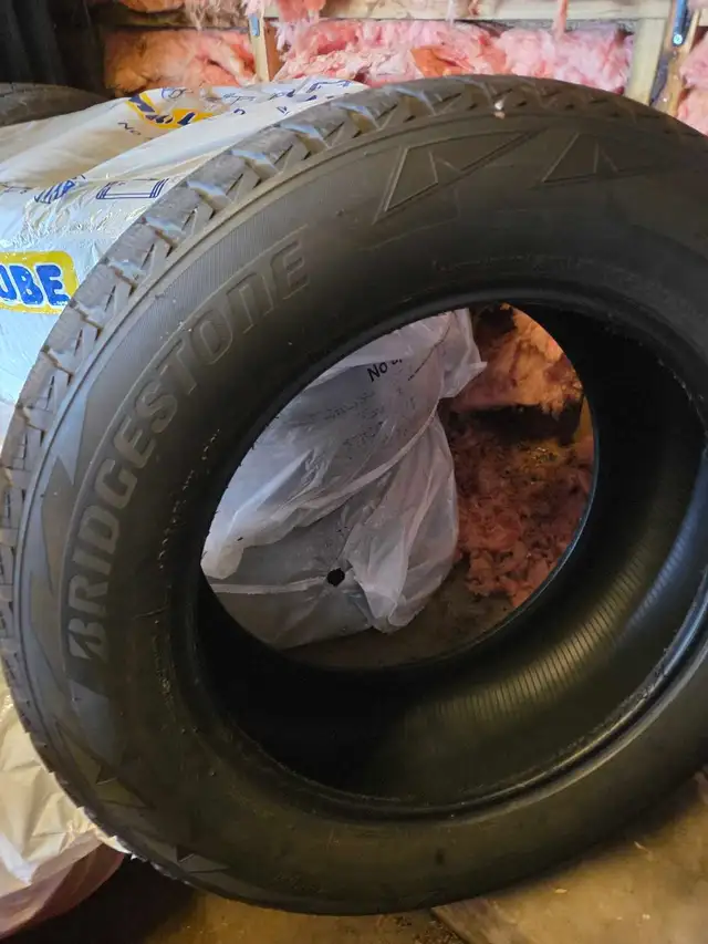 2 Bridgestone Blizzak winter tires in Tires & Rims in Oshawa / Durham Region - Image 2