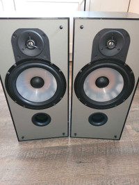 Paradigm Monitor 3 speakers (8" woofer)