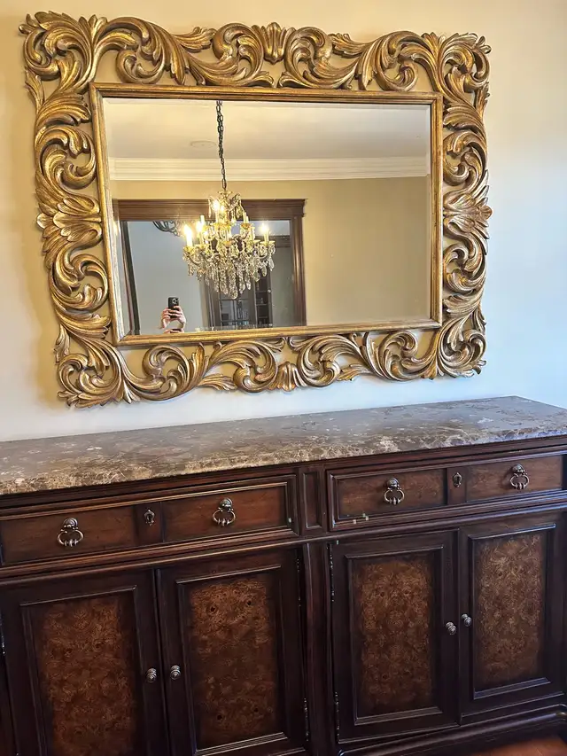 Wood and marble Buffet in Other in Markham / York Region - Image 4