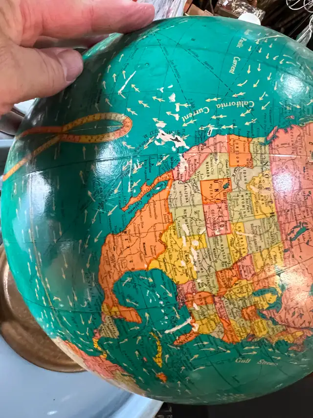 VINTAGE LIGHT UP METAL WORLD GLOBE - GEORGE F CRAM COMPANY in Arts & Collectibles in Mississauga / Peel Region - Image 6