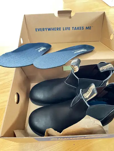 Blundstone black boots, View more