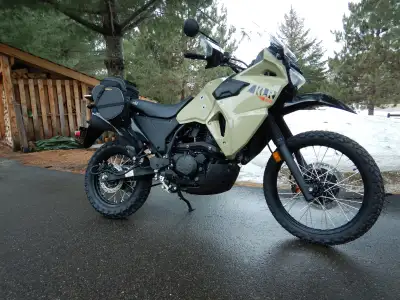 Mature Owner. Bike is like new. 100% OEM except Tires - Dunlop Trailmax Mission Installed at 19000 k...