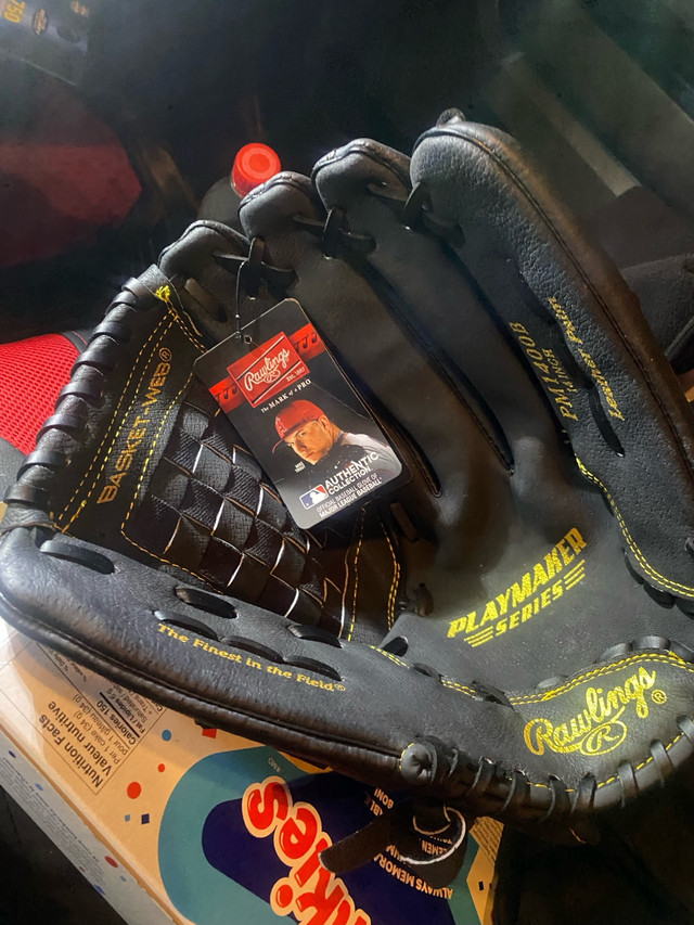 Baseball glove  in Baseball & Softball in Calgary