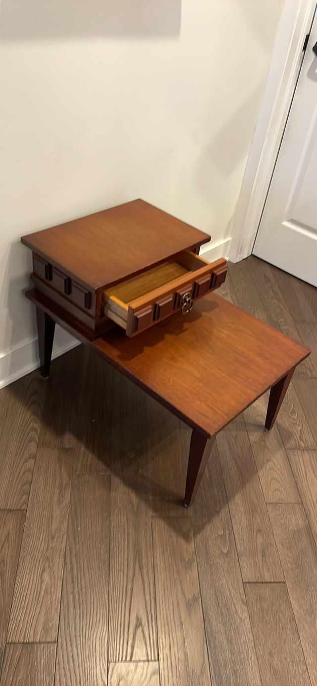Table d’appoint en bois vintage dans Autres tables  à Laurentides - Image 2