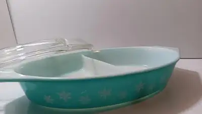 1.5 Quart. With glass lid. Snowflake Blue. #945C 17 13" x 8.5" Made in the USA.