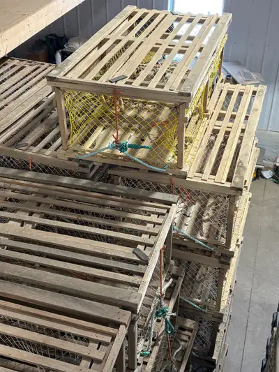 16x26x47 oak traps . Stainless hardware and stainless swivels. 44mm escapes .
