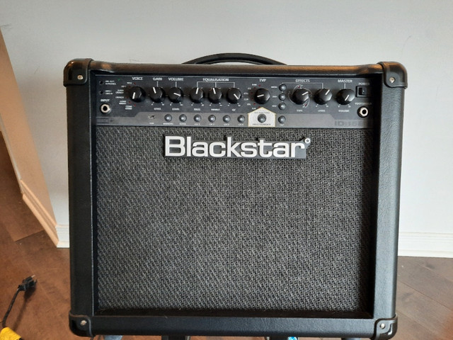 Blackstar ID:15TVP guitar amp with Quicklock stand dans Amplificateurs et pédales  à Ouest de l’Île - Image 3