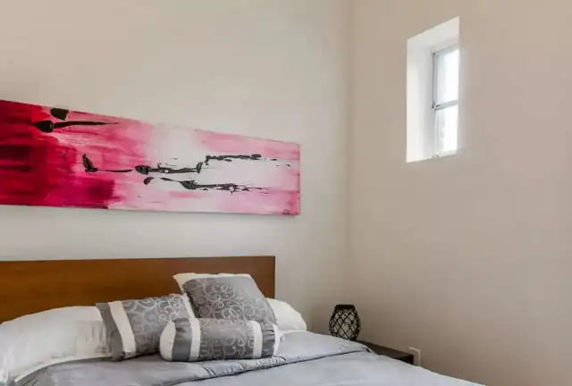 Beautiful 4BD 3BA Home in Trinity Bellwoods! in Ontario in Canada - Image 9