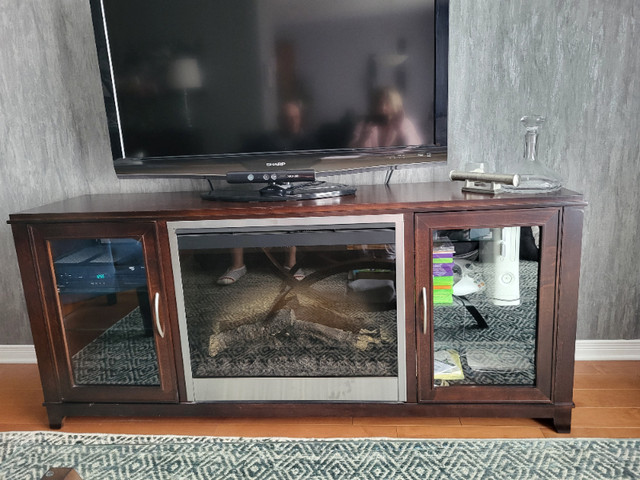 Tv console and fireplace.... dans Meubles de télé et unités de divertissement  à Ouest de l’Île