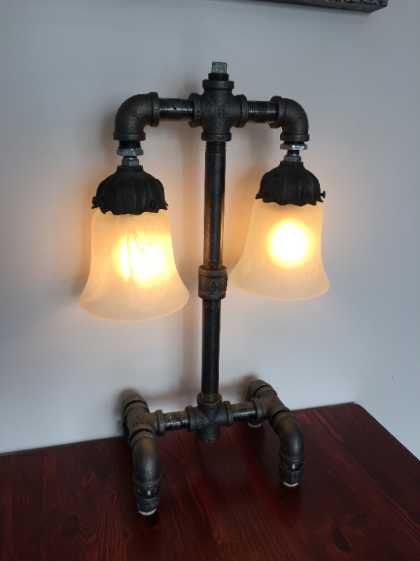 3 Lampes de Table Création Original de Style Industriel au Choix dans Éclairage intérieur et plafonniers  à Granby - Image 3