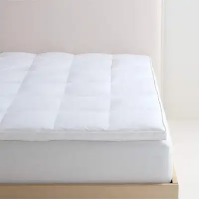 ** ALTERNATIVE TO DOWN MATTRESS TOPPER QUEEN OR KING BAFFLED  **, View more