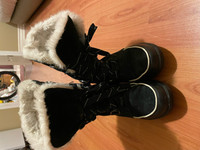 Ladies Sorel Winter bootsSize 7Like new, worn three times. L