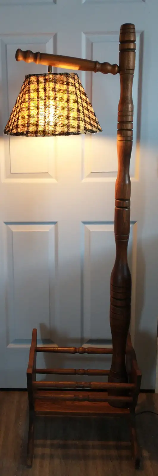 Vintage 70s floor lamp magazine rack in Home Décor & Accents in Ottawa - Image 5