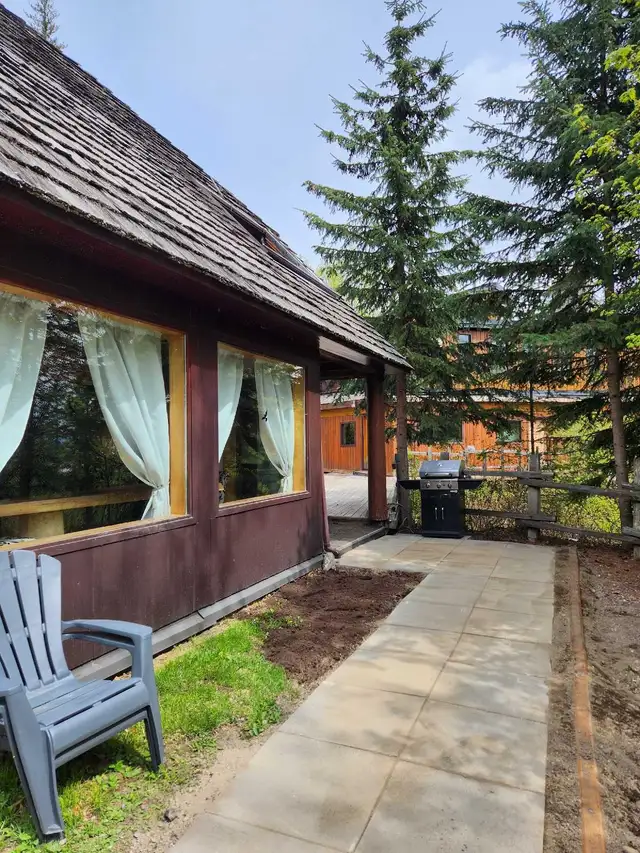 November 1 fully furnished post and beam cottage