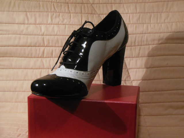 RETRO VINTAGE BLACK & WHITE OXFORD BROGUE SPECTATOR SHOES in Women's - Shoes in Stratford
