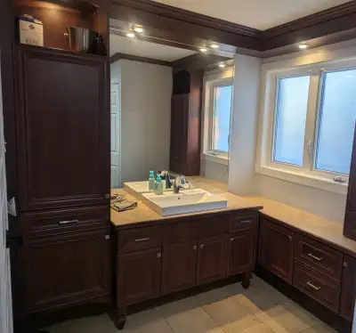 Meilleure offre acceptée - Armoires salle de bain et meuble, View more