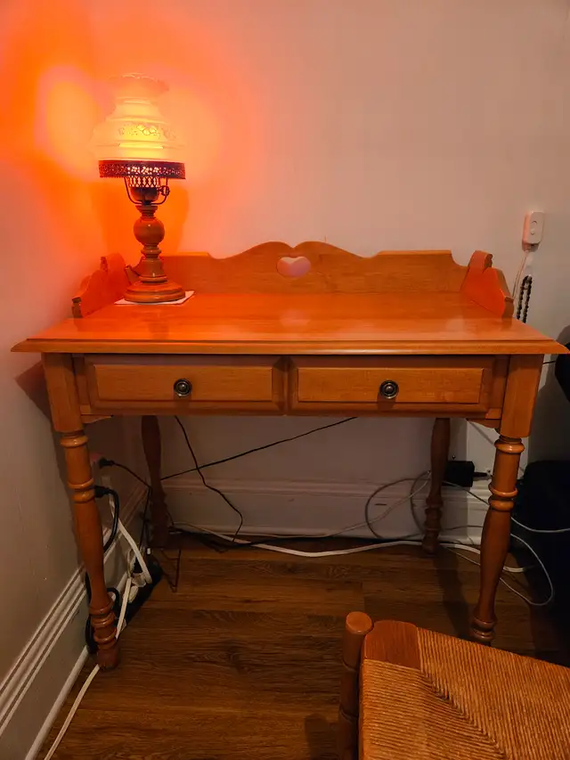 ensemble pupitre et chaise colonila Roxton in Desks in Edmundston - Image 8
