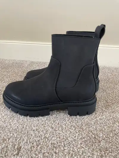 Women’s Chelsea Boots - size 5, View more