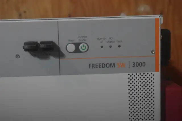 Xantrex Freedom SW 3000 Inverter Charger 12V 3000 WATT in General Electronics in Saskatoon - Image 7