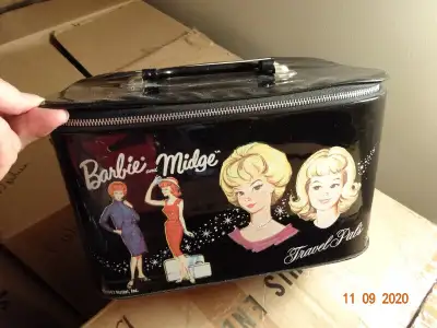 Barbie black case 1963 Vintage Midge face, no mirror, one break, View more