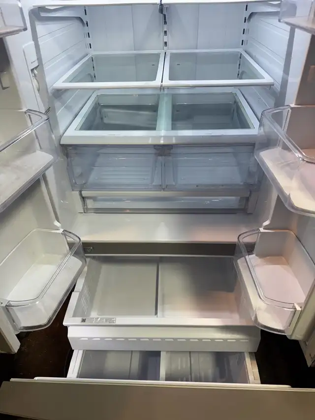 Samsung 30” fridge with water&ice - delivery  in Refrigerators in West Island - Image 5