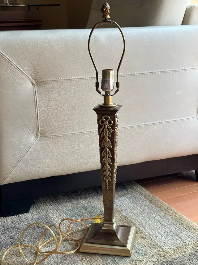 Vintage Table Lamp in Indoor Lighting & Fans in City of Toronto - Image 2