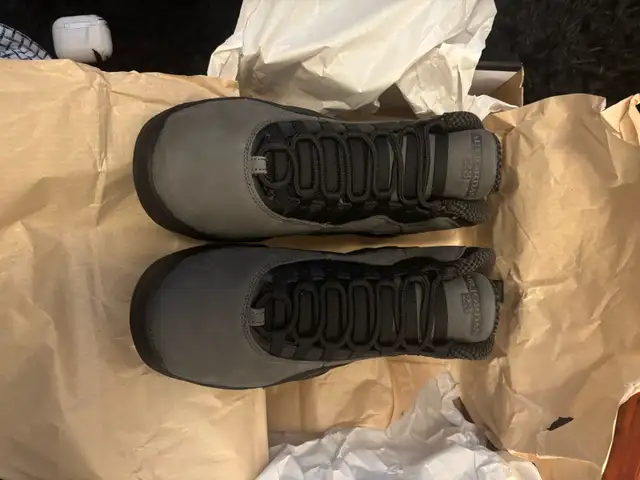 Jordan 10’s size 10.5 in Men's Shoes in Oshawa / Durham Region - Image 4