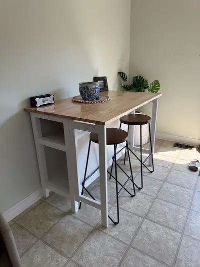 Good used kitchen island from Canadian tire Only a year old , smoke free home! A few scratches on th...