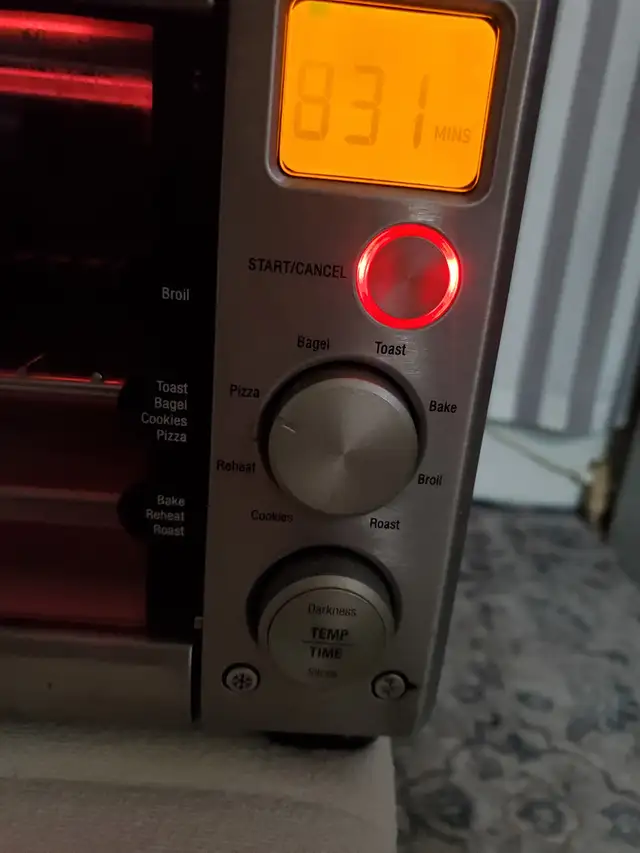 Breville oven in Toasters & Toaster Ovens in City of Toronto - Image 2