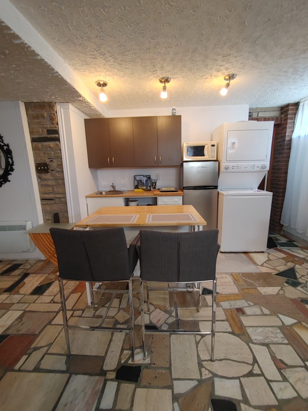 FURNISHED BACHELOR NEAR METRO JOLICOEUR — photo 2