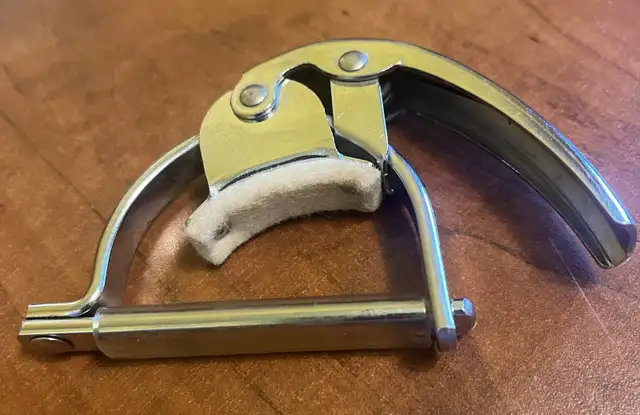 Vintage Hamilton Chrome Guitar Capo in String in City of Halifax - Image 6