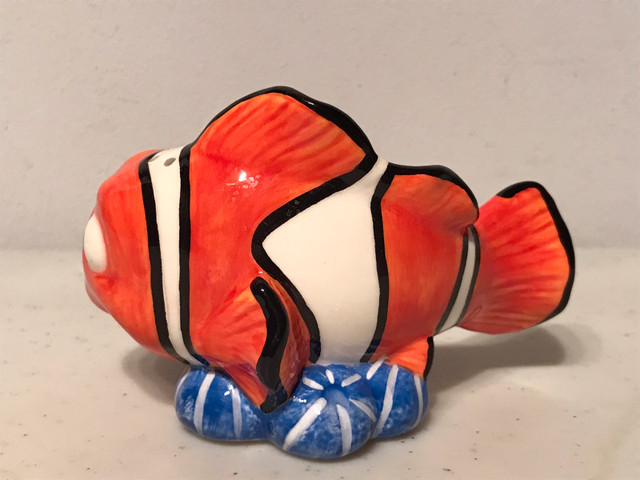 Vintage Finding Nemo Ceramic Salt Pepper Shakers Disney Pixar in Arts & Collectibles in Ottawa - Image 4