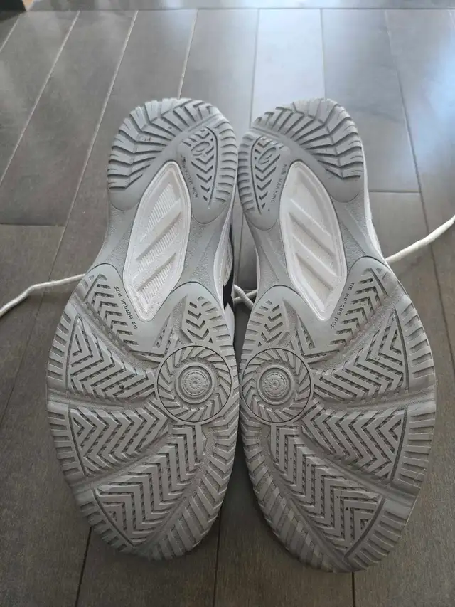 asics Upcourt 6 size 11 in Other in Ottawa - Image 4