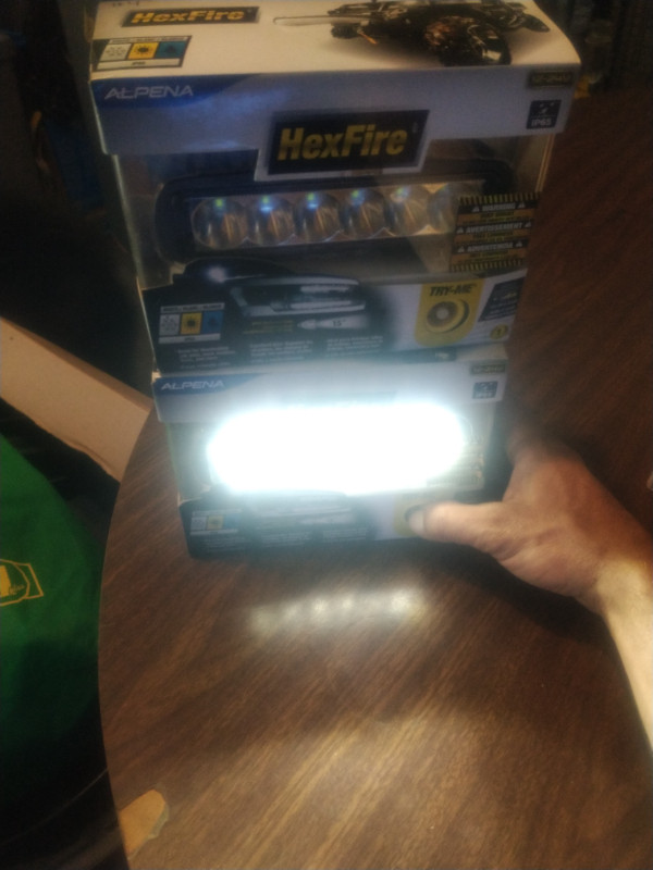 Hexfire Alpena led lights brand new $20 each dans Autres pièces et accessoires  à Kingston - Image 2