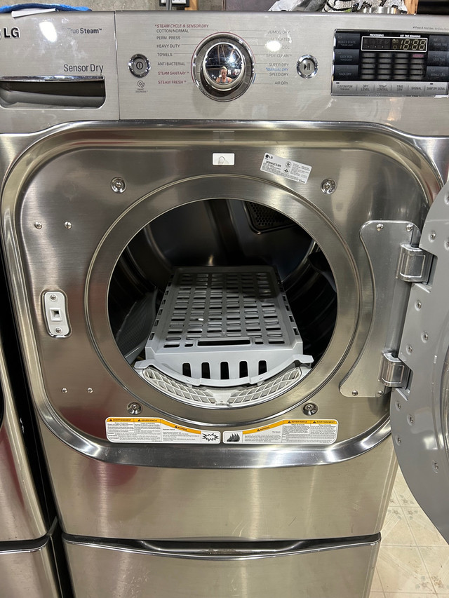 LG Gas Dryer in Washers & Dryers in Sarnia - Image 2