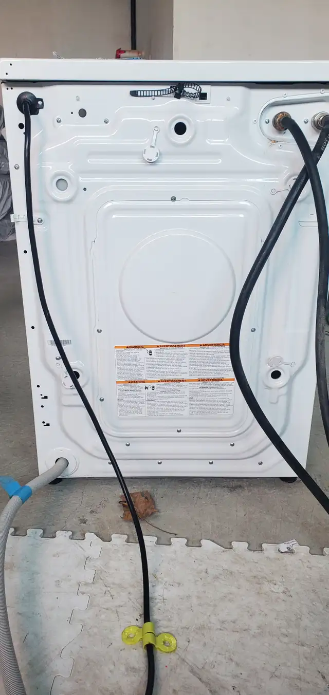2 in 1 Washer/Dryer For Sale. Barely Used. >2yrs Old  $800 in Washers & Dryers in Markham / York Region - Image 3
