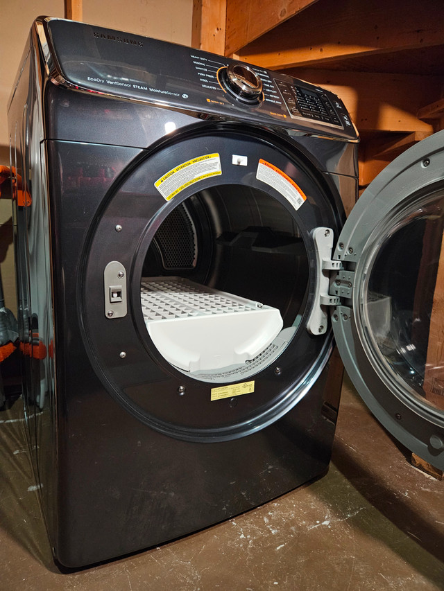 Samsung Dryer With Steam Function in Washers & Dryers in Calgary - Image 3