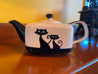 EUC Hues N Brews Square Teapot With Cats on it Cream and Black