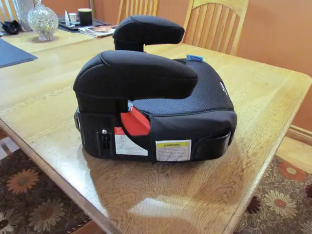Child car booster seat in Strollers, Carriers & Car Seats in Kitchener / Waterloo - Image 8
